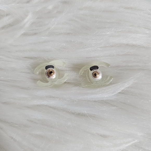 🍃 Chanel CC Stud Earrings 🍃 - Picture 7 of 9